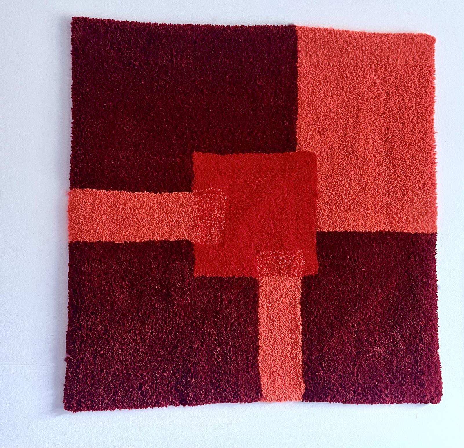 Hand tufted wall rug from 100% wool and primary backing fabric