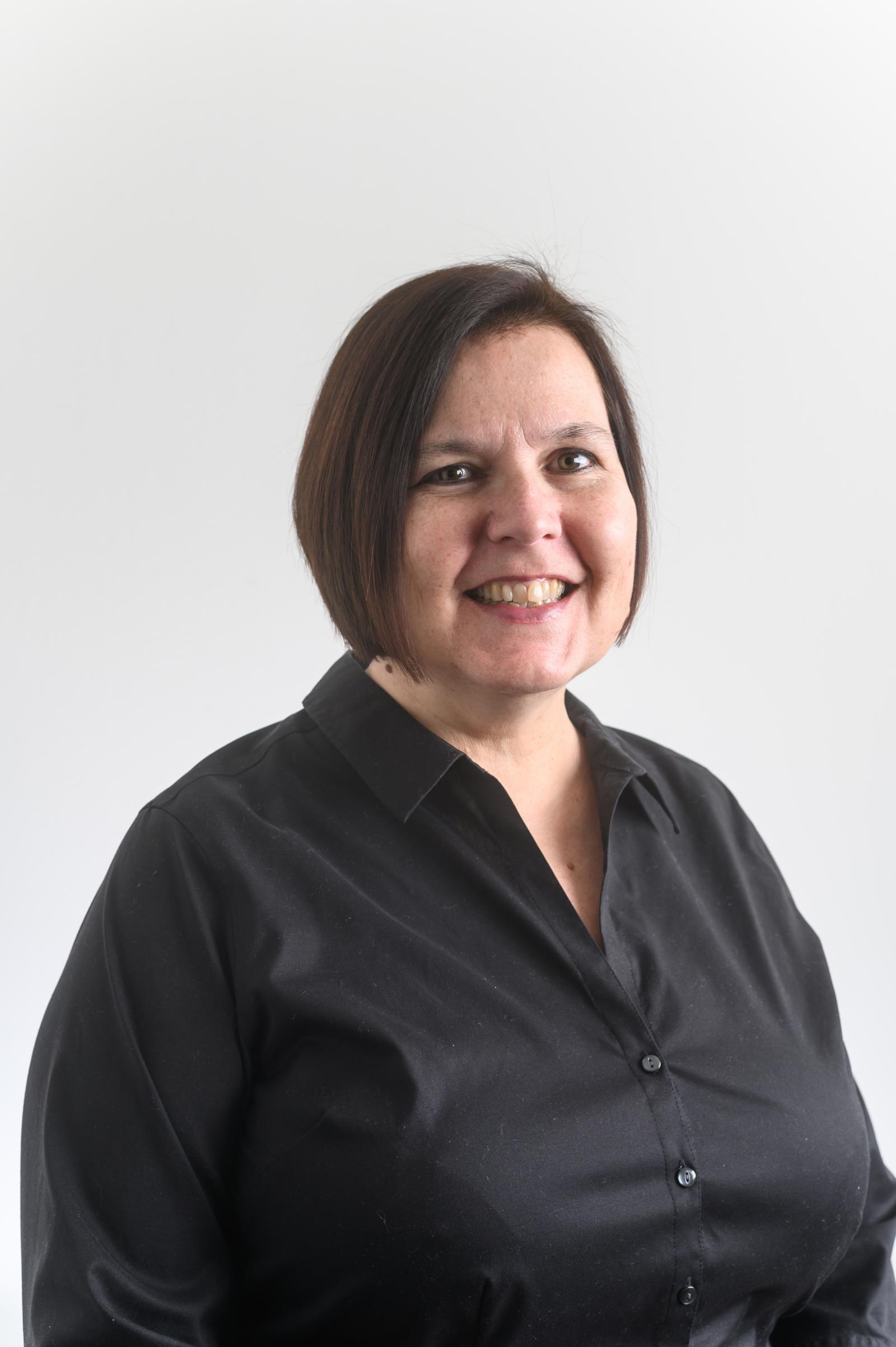 Headshot of Liesel Fenner