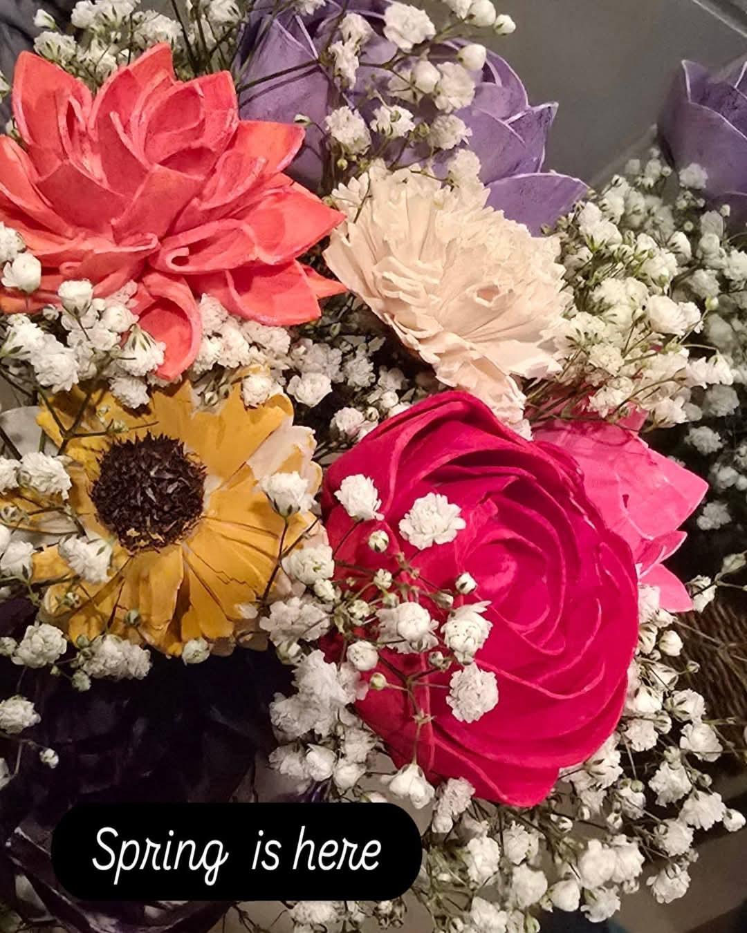 Wood flowers arrangements with baby breathe 