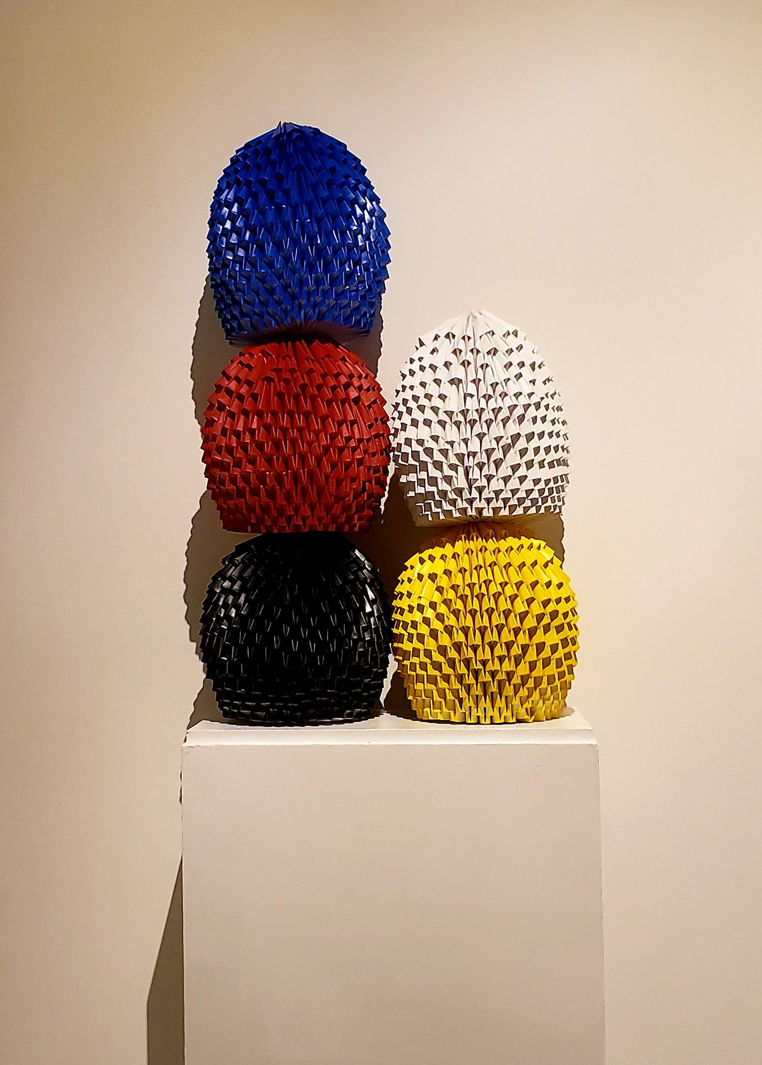 A jar (Onggi) has been an indispensable daily container in Korean households since ancient time. Several large and small jars were placed on the side of the yard that was well lit by sunlight. To emphasize the importance of onggi, which has been used unchanged until now, I stacked the paper sculptures like a stone pagoda to show its firmness along with the five basic colors. Round jars are still used in Korea to store traditional seasonings. Through these works, I wanted to show the what we value in our daily lives changes rapidly, but the basics of life do not. As I fold countless pieces of paper, various thoughts drawn in my heart are born in new structures.