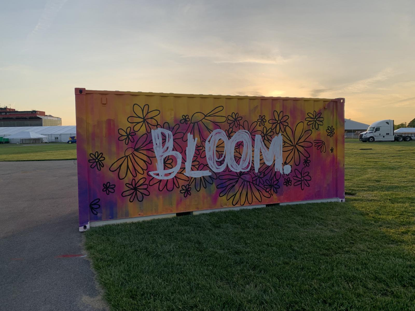 Abstract mural commissioned by the Maryland Jockey Club for Preakness 148, 1 of 8 murals curated by Jaz Erenberg and painted alongside B/lue Robin and YeWande Kotun Davis.