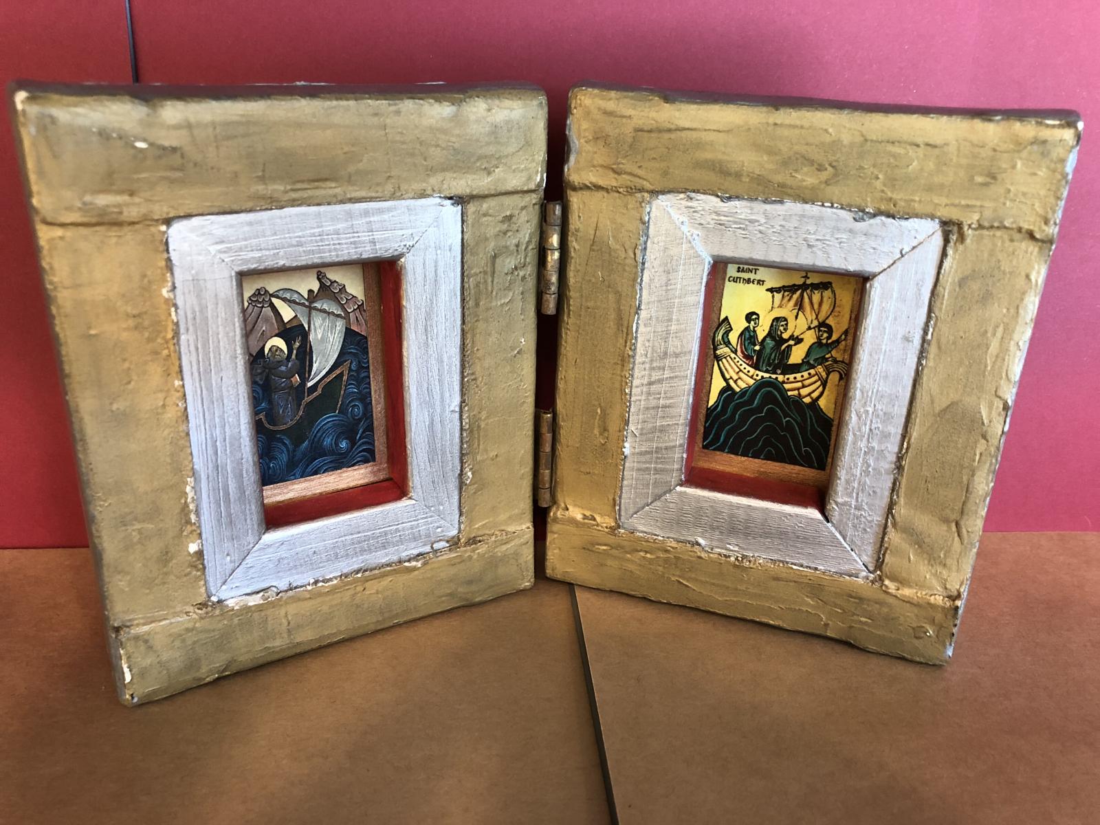 Folding diptych case